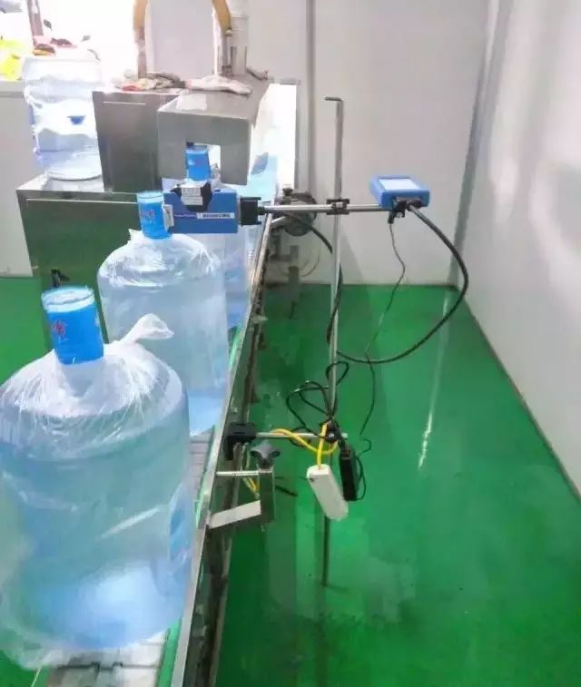 依瑪E125噴碼機(jī)用于桶裝水噴碼